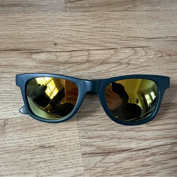 Lululemon Seawheeze Finisher Sunglasses - Picture 2 of 7